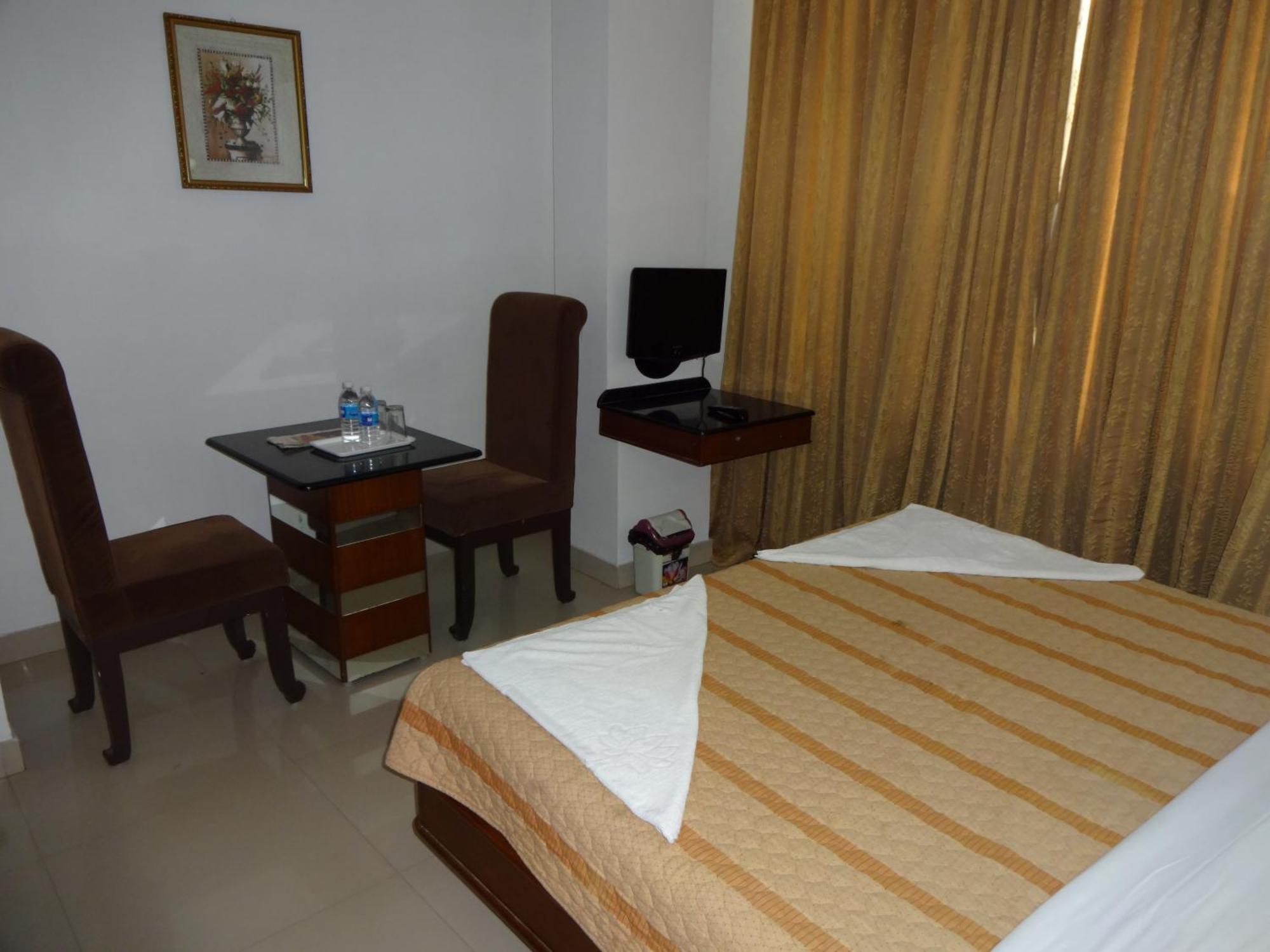Lotus Comfort - A Pondy Hotel Puducherry Buitenkant foto