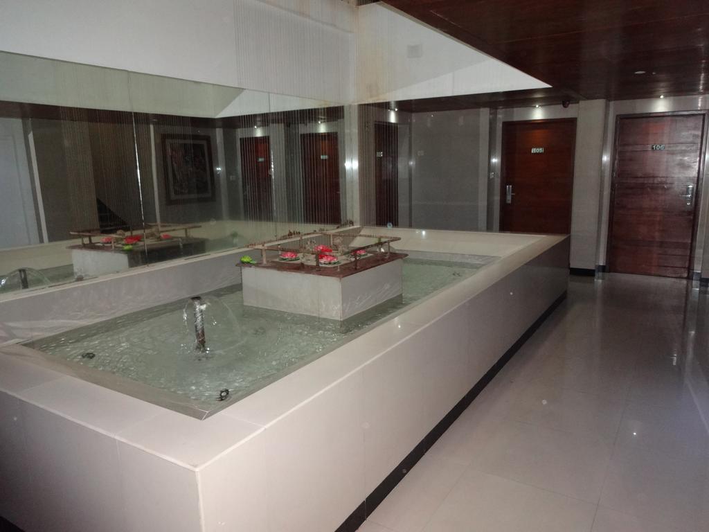 Lotus Comfort - A Pondy Hotel Puducherry Buitenkant foto