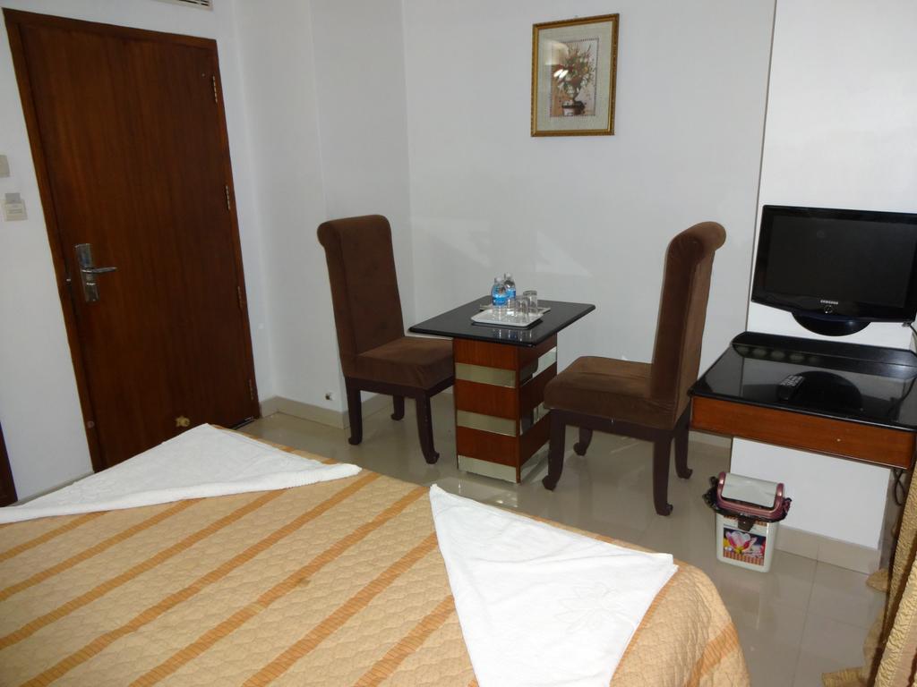 Lotus Comfort - A Pondy Hotel Puducherry Buitenkant foto